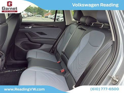 New 2025 Volkswagen Tiguan SE image 11