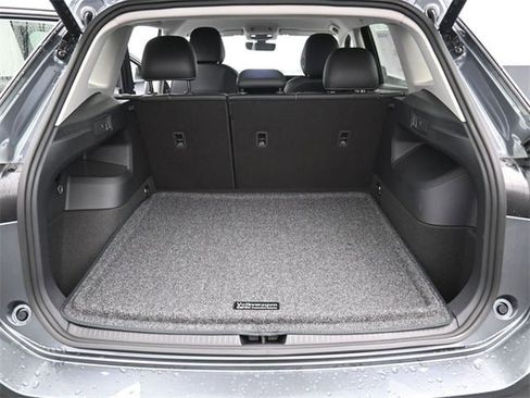 New 2026 Volkswagen Tiguan SE image 12