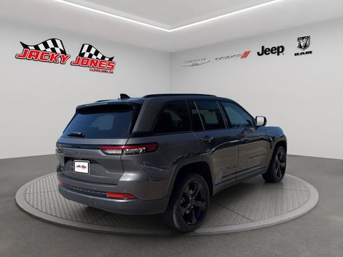 Used 2024 Jeep Grand Cherokee Altitude AWD/4WD image 11