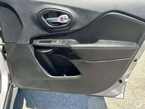 Used 2020 Jeep Cherokee Latitude Plus AWD/4WD image 21