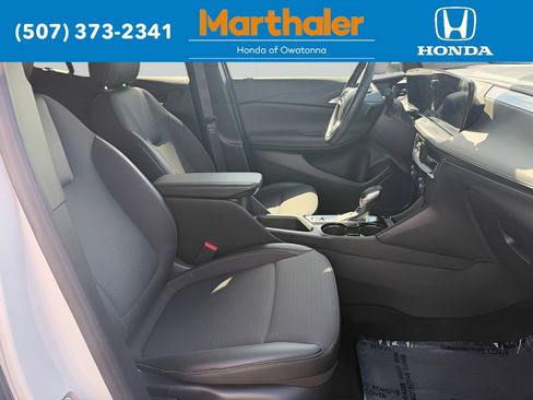 Used 2025 Buick Encore GX Preferred AWD/4WD image 17