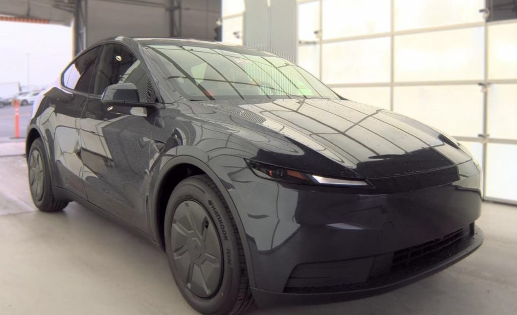 Used 2026 Tesla Model Y 2WD image 4
