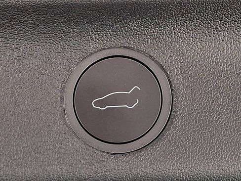 Used 2026 Tesla Model Y AWD image 30