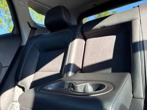 Used 2023 GMC Terrain SLT image 11