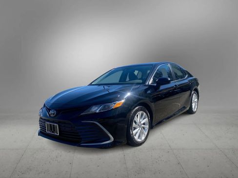 Used 2024 Toyota Camry LE image 5