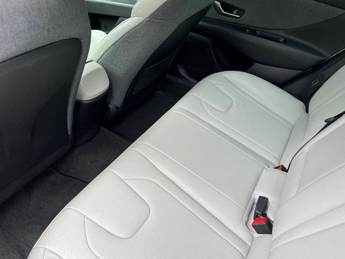 Used 2023 Hyundai Elantra Limited FWD image 15