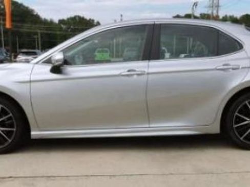 Used 2024 Toyota Camry SE image 12