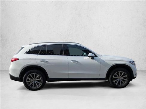 Certified 2025 Mercedes-Benz GLC 300 image 4