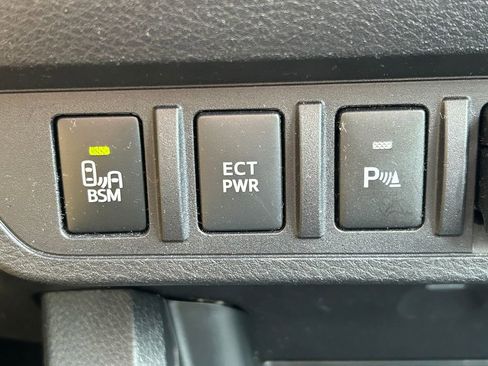 Used 2020 Toyota Tacoma Limited image 32