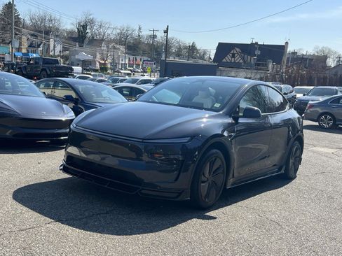 Used 2026 Tesla Model Y 2WD image 3