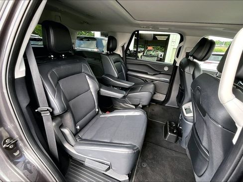 Used 2025 Lincoln Navigator Reserve AWD/4WD image 27