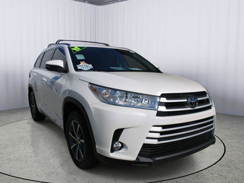 Used 2017 Toyota Highlander XLE image 1