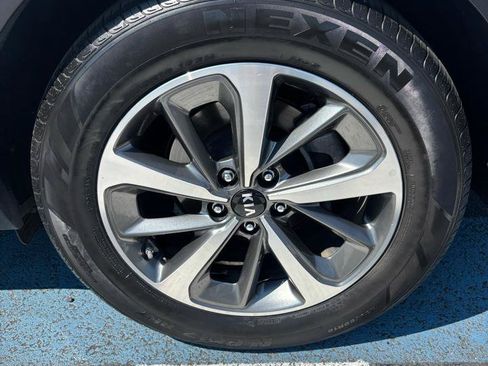 Used 2020 Kia Sorento AWD V6 image 32