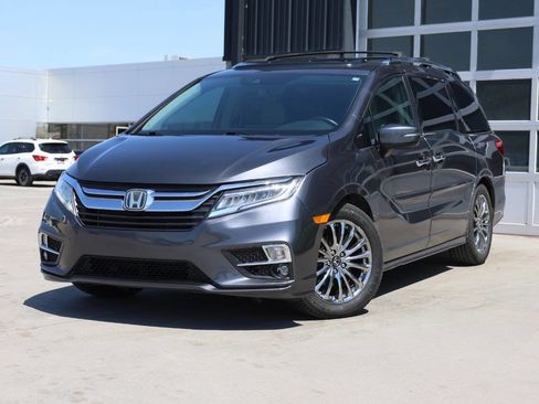 Used 2019 Honda Odyssey Elite image 3