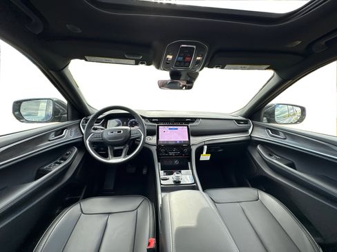 New 2025 Jeep Grand Cherokee Limited w/ Trailer Tow Package image 23