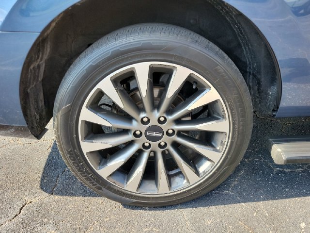 Used 2018 Lincoln Navigator Select w/ Technology Package RWD image 26