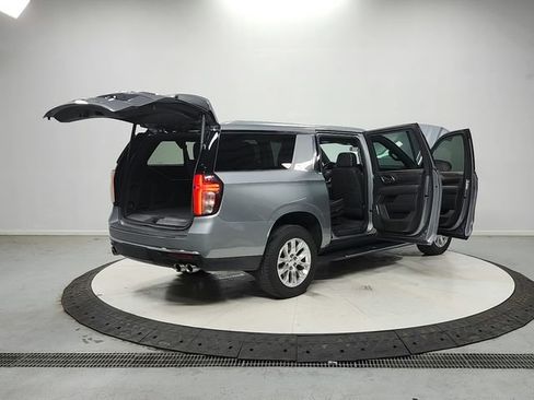 Used 2023 Chevrolet Suburban Premier AWD/4WD image 16