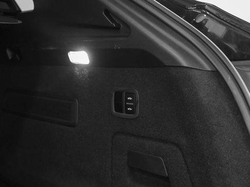 Certified 2024 Porsche Cayenne AWD/4WD image 18