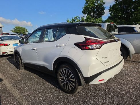 Used 2021 Nissan Kicks SV FWD image 2