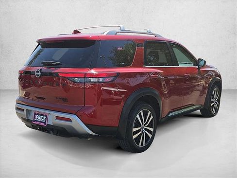 Certified 2024 Nissan Pathfinder Platinum w/ Black Appearance Package AWD/4WD image 5