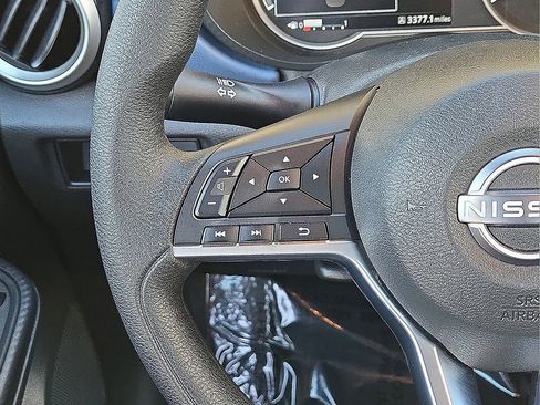 Used 2025 Nissan Versa SV image 18