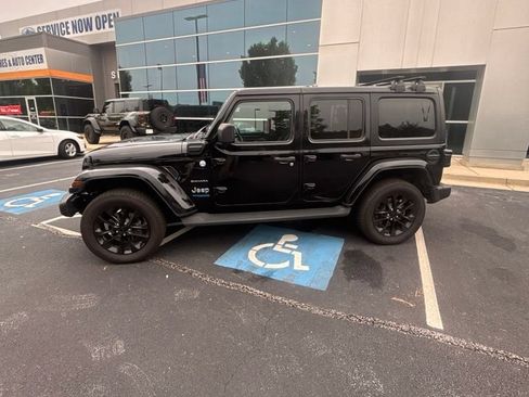 Used 2022 Jeep Wrangler Unlimited Sahara AWD/4WD image 3