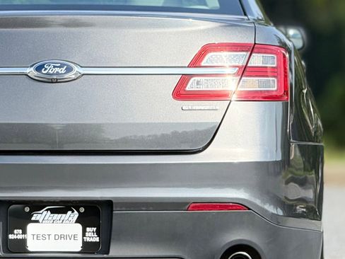 Used 2016 Ford Taurus SE FWD image 17