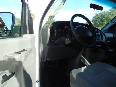 Used 2013 Ford E-350 and Econoline 350 XL w/ PWR Windows & Locks Group image 18