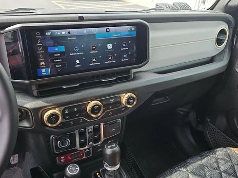 Used 2024 Jeep Wrangler Willys image 9