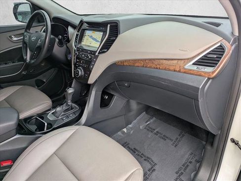 Used 2018 Hyundai Santa Fe SE image 19