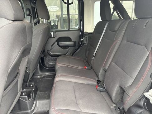 Used 2023 Jeep Wrangler Unlimited Rubicon w/ Cold Weather Group AWD/4WD image 16