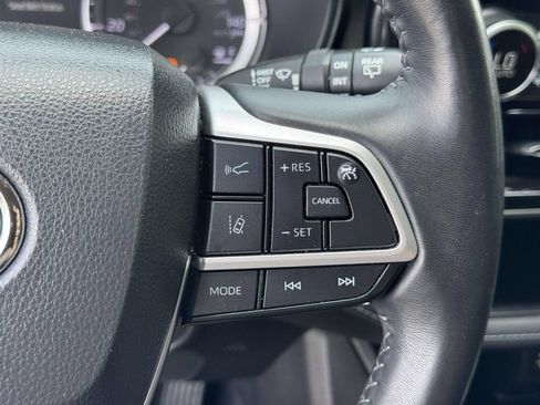 Used 2023 Toyota Highlander LE AWD/4WD image 13