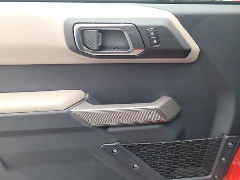 Used 2023 Ford Bronco Wildtrak image 9