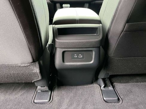 Used 2025 Nissan Pathfinder S FWD image 4