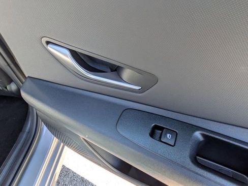 Used 2025 Hyundai Elantra SEL image 29