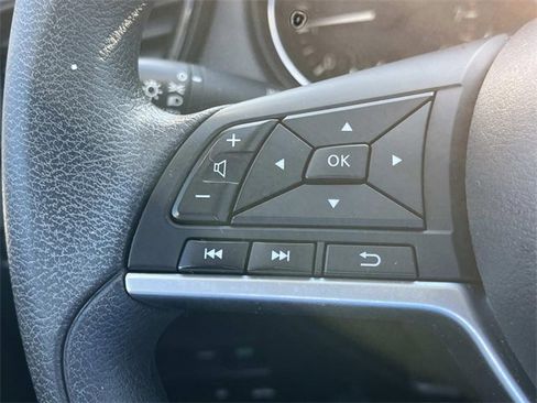 Used 2020 Nissan Rogue Sport S image 28