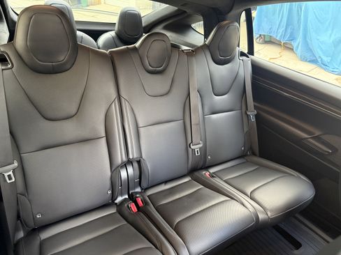 Used 2022 Tesla Model X image 18
