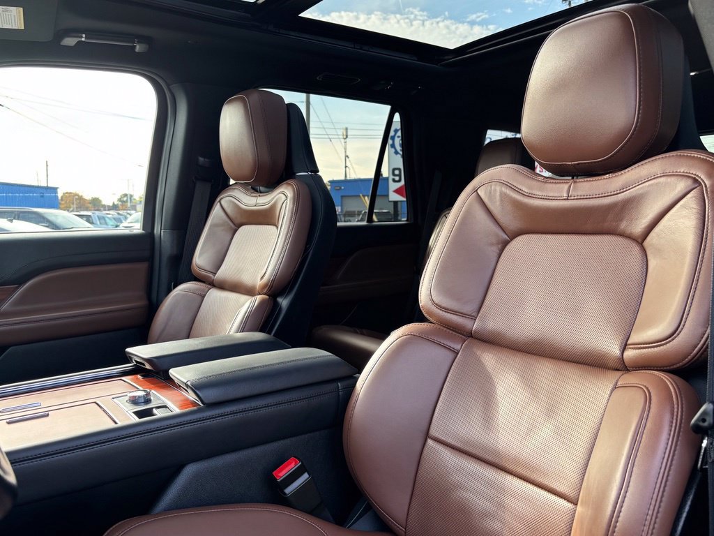 Used 2024 Lincoln Navigator Reserve w/ Monochromatic Package AWD/4WD image 14