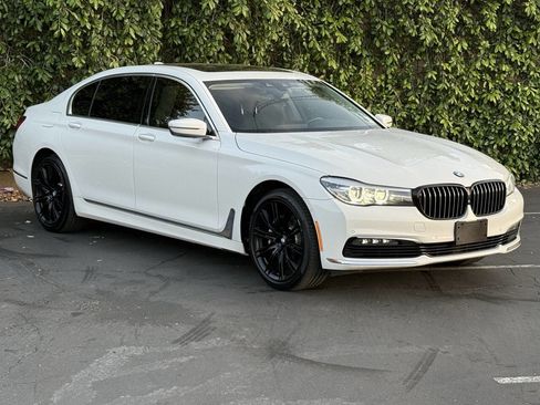 Used 2018 BMW 740i RWD image 3