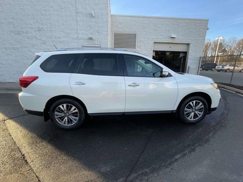 Used 2017 Nissan Pathfinder SV w/ Trailer Tow Package image 10