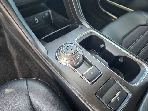 Used 2018 Ford Fusion SE w/ Equipment Group 201A FWD image 17