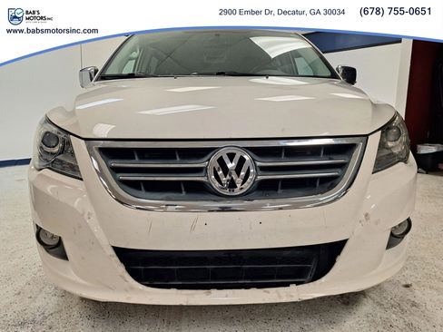 Used 2011 Volkswagen Routan SEL Premium FWD image 8
