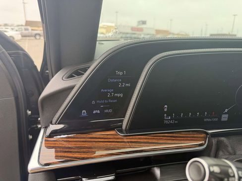 Used 2022 Cadillac Escalade ESV Premium Luxury image 25