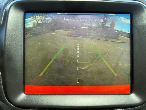 Used 2022 Jeep Renegade Latitude w/ Sun/Sound Group image 13