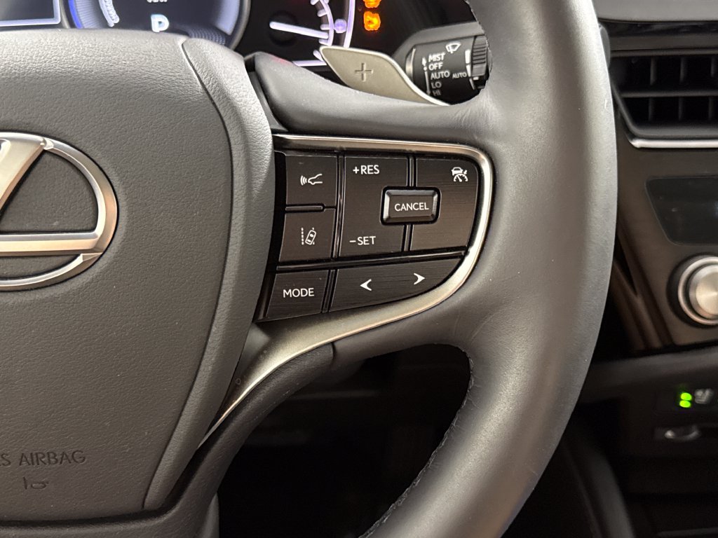 Used 2022 Lexus ES 300h w/ Premium Package FWD image 17