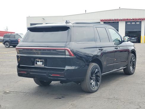 New 2026 Lincoln Navigator Reserve image 4