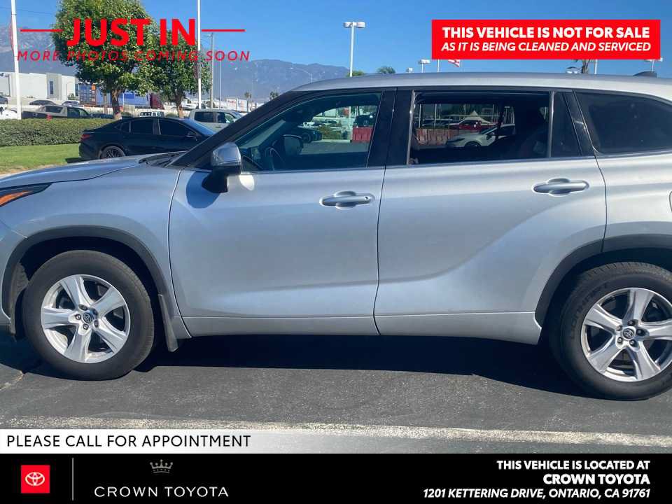 Used 2022 Toyota Highlander LE AWD/4WD image 5