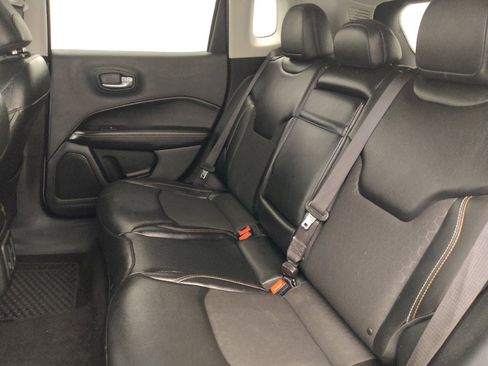 Used 2018 Jeep Compass Latitude w/ Cold Weather Group AWD/4WD image 18