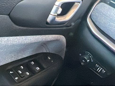 New 2025 Jeep Compass Latitude image 29