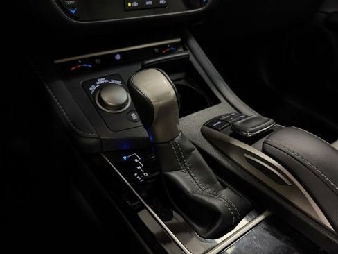 Used 2018 Lexus ES 350 w/ Navigation System Package image 21